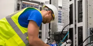 UGT FICA PRESENTA A ADEMI LAS LÍNEAS PRINCIPALES PARA NEGOCIAR UN ACUERDO SOBRE LOS INSTALADORES DE TELEFONÍA Instal·lador telefonia